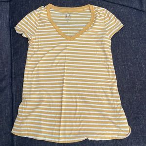 Gap maternity shirt